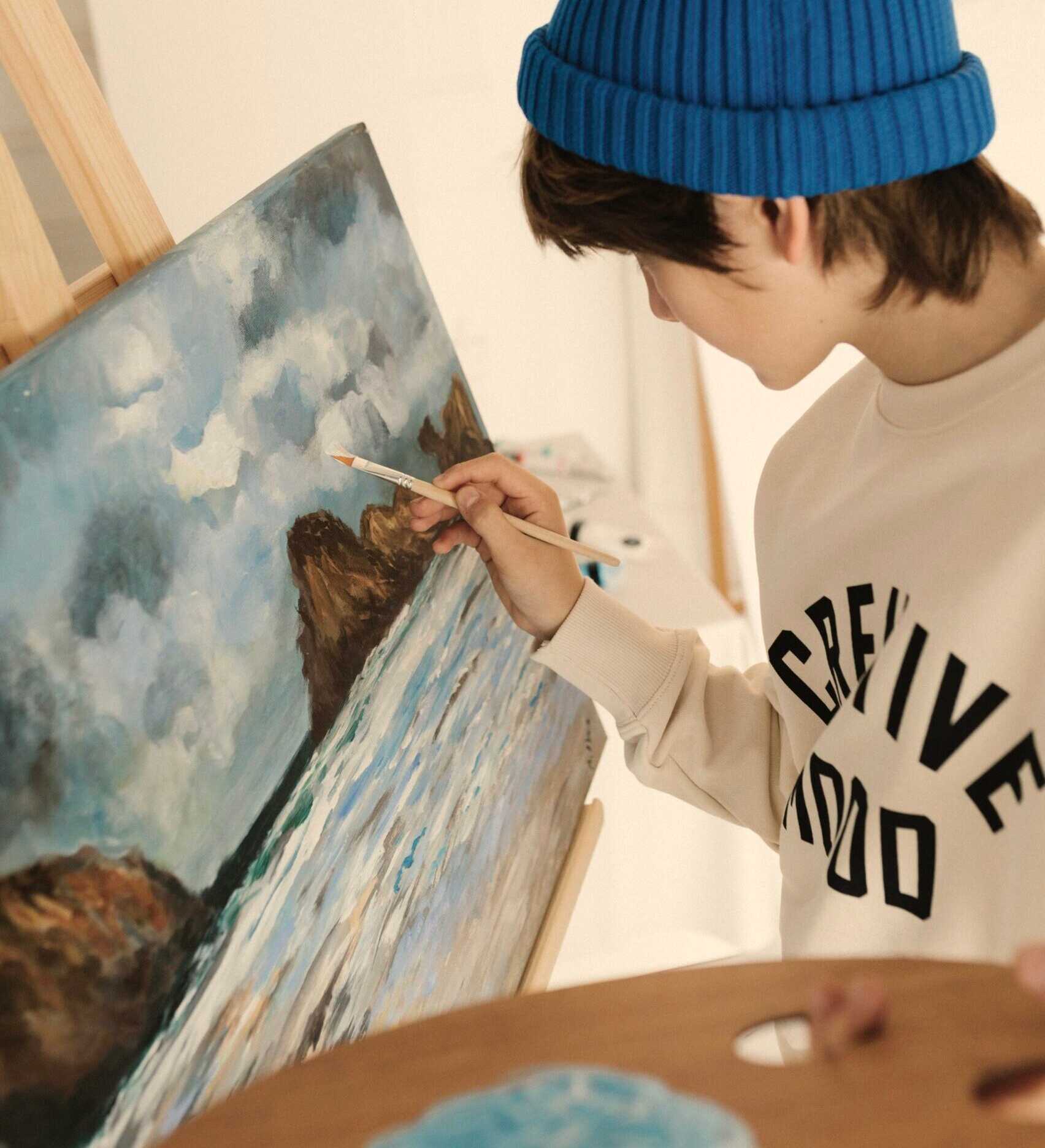 Drawing with Royal Coronation Artist